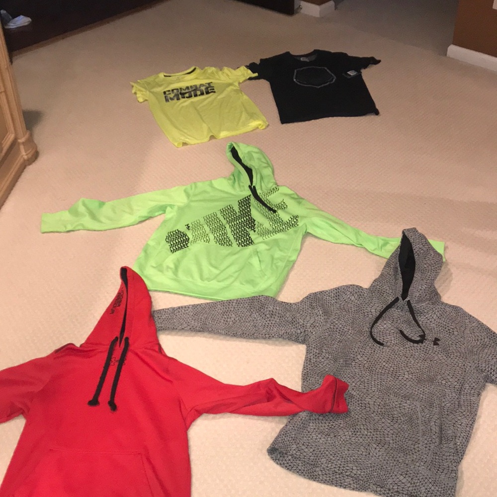 **NIKE AND UNDER ARMOUR BUNDLE** Size M